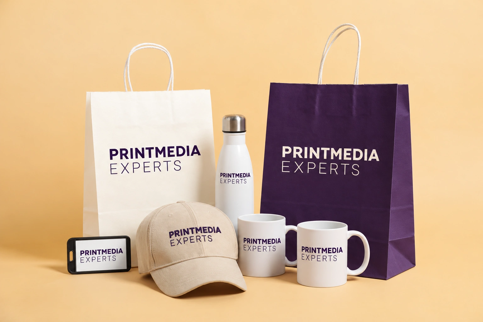 Tragetaschen, Trinkflasche, Kappe und Tassen mit dem Logo von printmedia experts